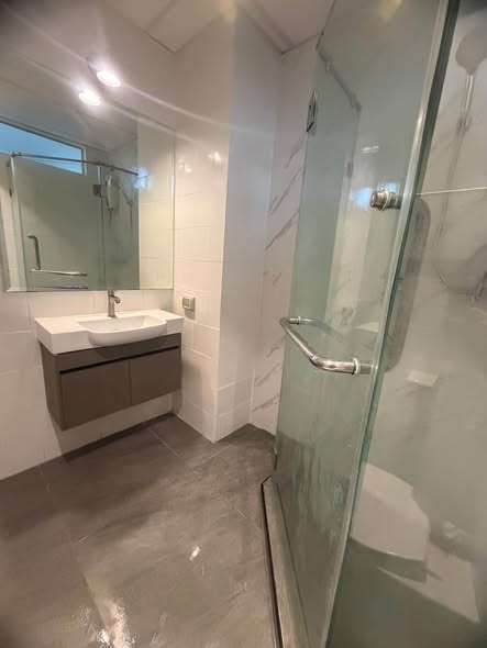 room interior and bathroom of Supalai River Place