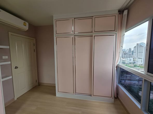 bedroom and room interior of Supalai Veranda Rama 9