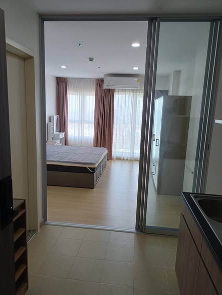 bedroom and room interior of Supalai Veranda Sukhumvit 117