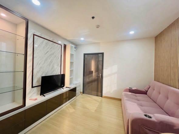 living room and room interior of Supalai Veranda Sukhumvit 117