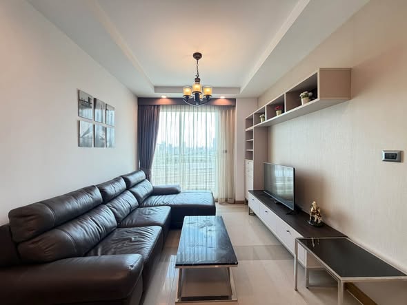 bedroom and living room of Supalai Wellington