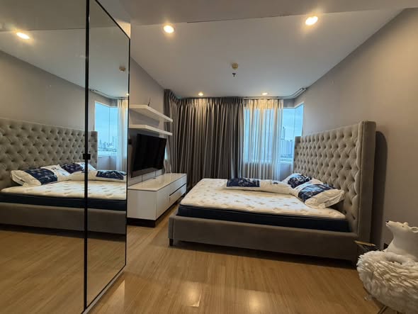 bedroom and room interior of Supalai Wellington