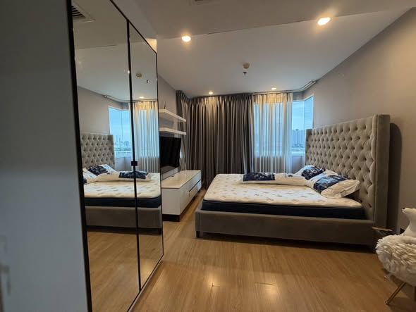 bedroom and room interior of Supalai Wellington