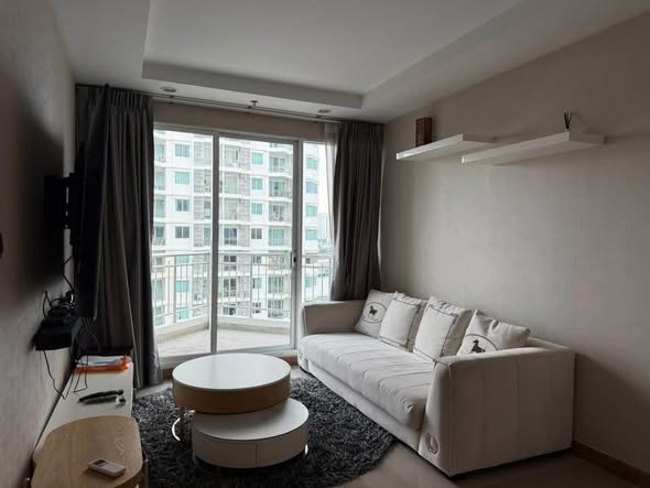 living room and bedroom of Supalai Wellington