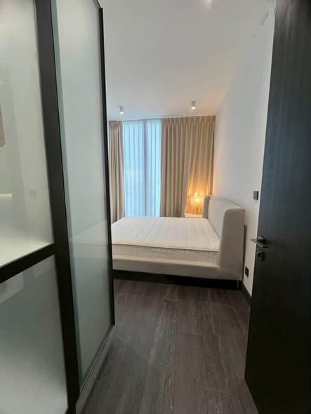 bedroom and room interior of Tait Sathorn 12