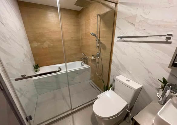 room interior and bathroom of TAKA HAUS ทากะ เฮาส์