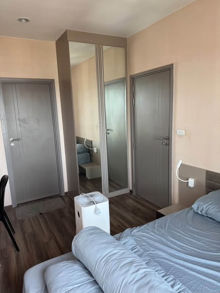 bedroom and room interior of Teal Sathon-Taksin