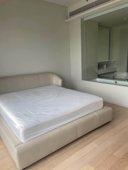 bedroom and room interior of Tela Thonglor