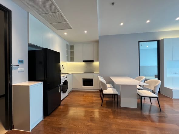 room interior and kitchen of The Address Chidlom