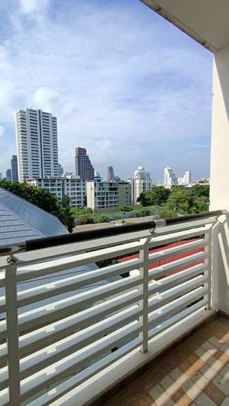 The Avenue Sukumvit 61 เดอะ อเวนิว สุขุมวิท 61