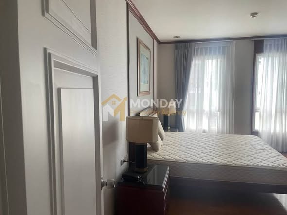 bedroom of The Bangkok Sukhumvit 43