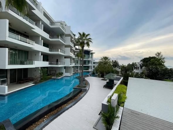 pool of THE BASE Central Pattaya