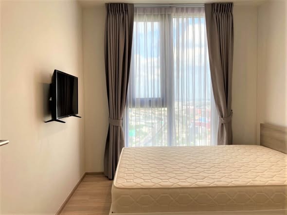 bedroom of THE BASE Garden Rama 9
