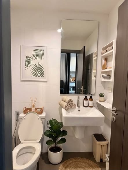 bathroom of The Base Park East