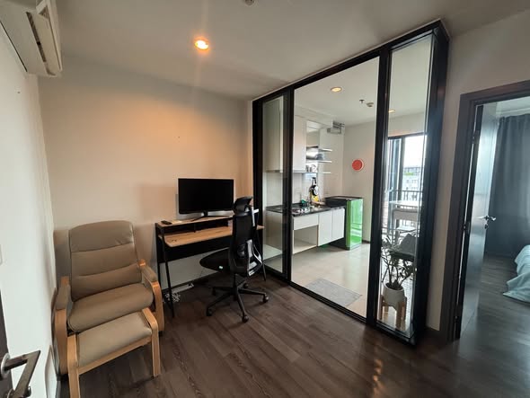 bedroom and room interior of The Base Park East