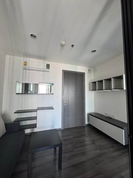 bedroom and room interior of The Base Park East