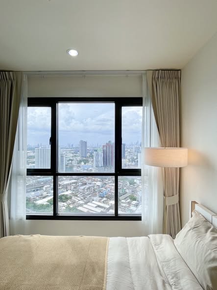 bedroom of THE BASE Park West – Sukhumvit 77