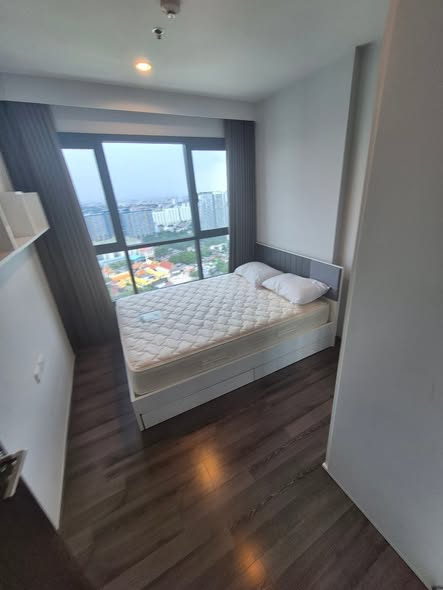 bedroom of THE BASE Park West – Sukhumvit 77