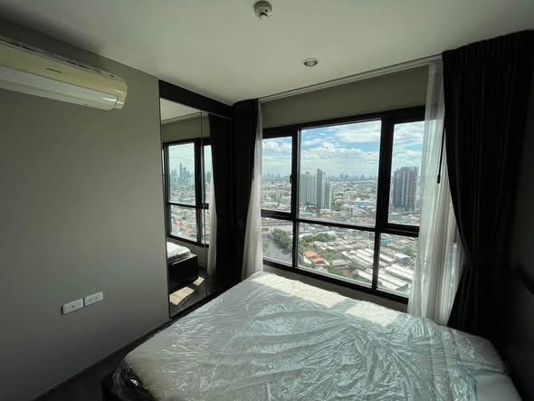 bedroom of THE BASE Park West – Sukhumvit 77