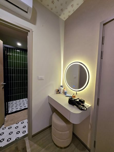 bedroom and bathroom of THE BASE Phetchaburi-Thonglor เดอะ เบส เพชรบุรี – ทองหล่อ