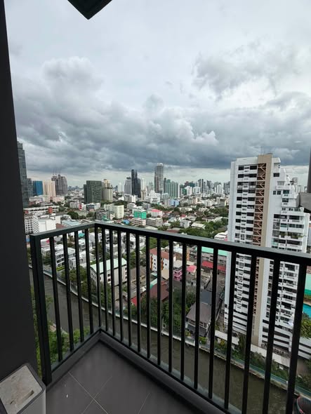 THE BASE Phetchaburi-Thonglor เดอะ เบส เพชรบุรี – ทองหล่อ