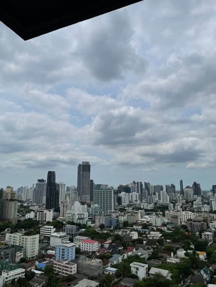 THE BASE Phetchaburi-Thonglor เดอะ เบส เพชรบุรี – ทองหล่อ
