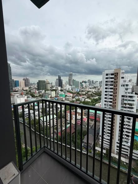 THE BASE Phetchaburi-Thonglor เดอะ เบส เพชรบุรี – ทองหล่อ