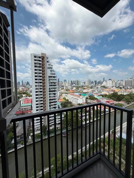 THE BASE Phetchaburi-Thonglor เดอะ เบส เพชรบุรี – ทองหล่อ