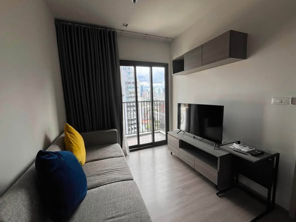 living room and bedroom of THE BASE Phetchaburi-Thonglor เดอะ เบส เพชรบุรี – ทองหล่อ