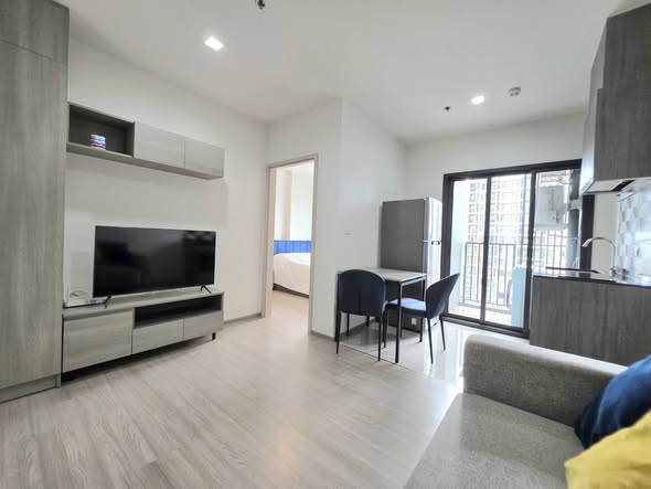 living room and room interior of THE BASE Phetchaburi-Thonglor เดอะ เบส เพชรบุรี – ทองหล่อ