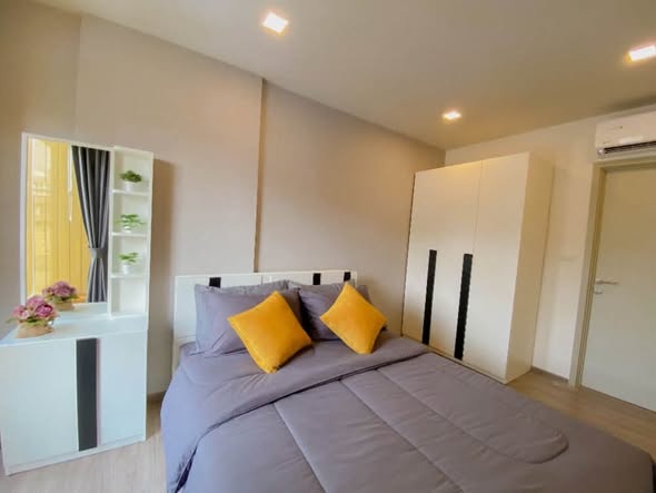 bedroom of THE BASE Sukhumvit 50