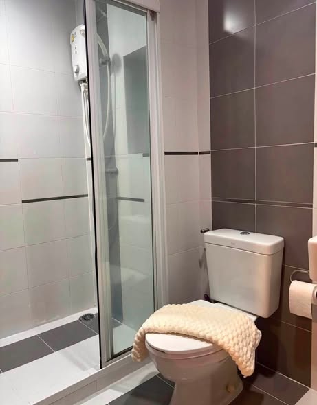 bathroom of THE BASE Sukhumvit 77