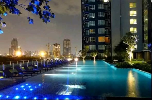 pool of THE BASE Sukhumvit 77