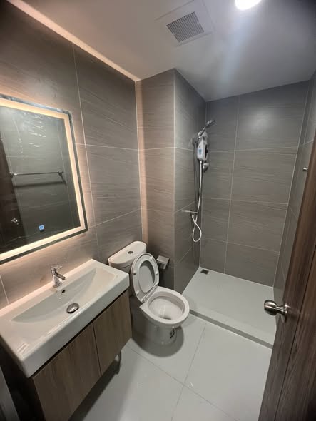 bathroom of The Belgravia @ Ratchada17 (Sale Office)