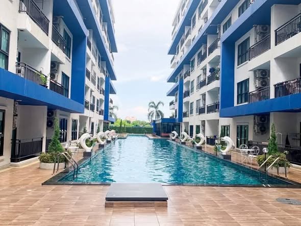 pool of The Blue Residence