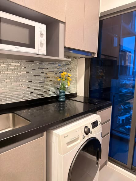 bathroom and kitchen of The Clev Riverline Chaophraya – Wong Sawang