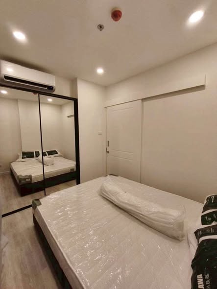 bedroom and room interior of The Clev Riverline Chaophraya – Wong Sawang