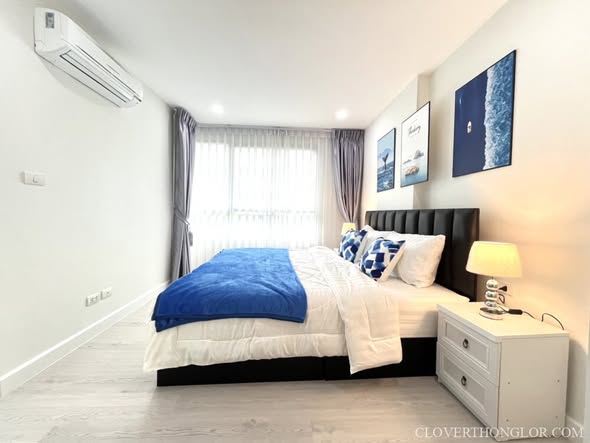 bedroom of The Clover