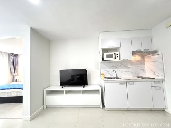 bedroom of The Clover