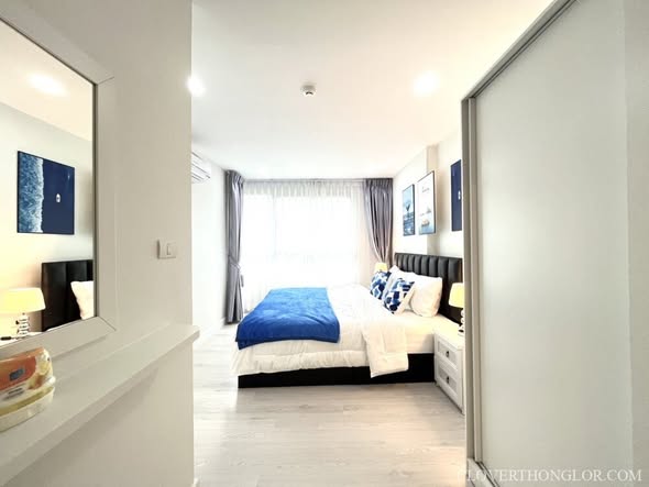 bedroom of The Clover