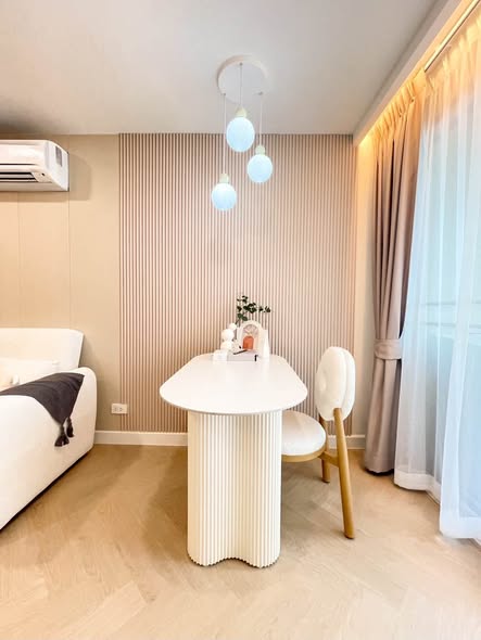 bedroom of The Clover