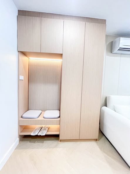 bedroom and room interior of The Clover