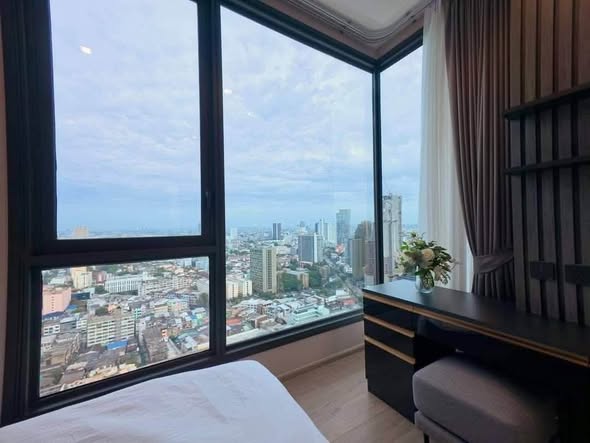 bedroom of The Crest Park Residences
