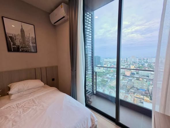 bedroom of The Crest Park Residences