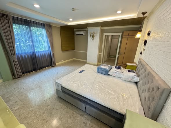 bedroom of The Crest Ruamrudee