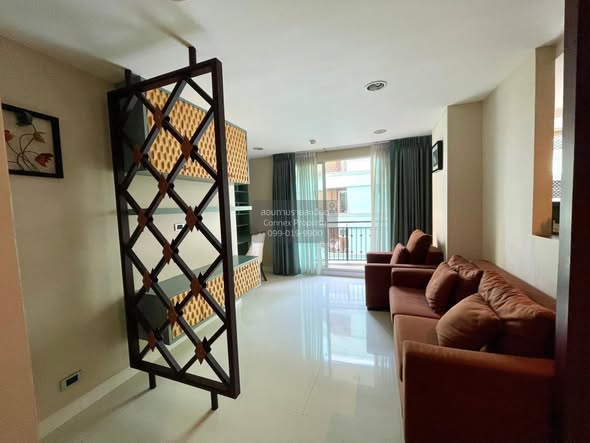 bedroom and room interior of The Crest Sukhumvit 24