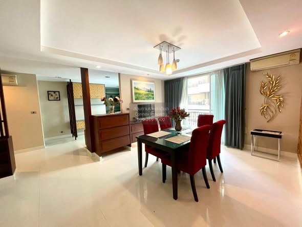 living room and room interior of The Crest Sukhumvit 24