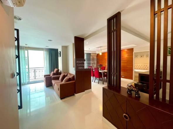 living room and room interior of The Crest Sukhumvit 24