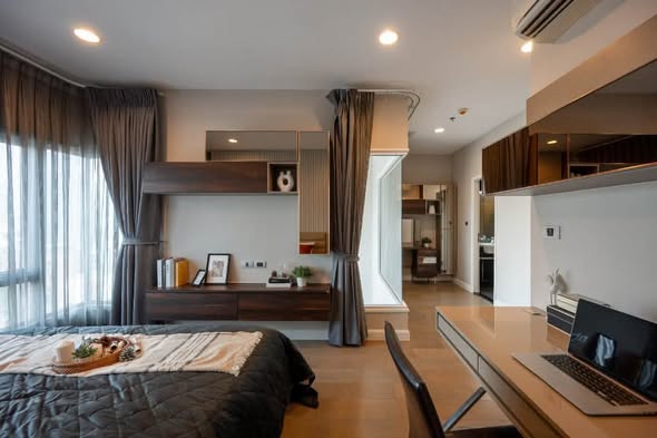 bedroom of The Crest Sukhumvit 34