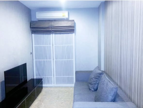 bedroom and room interior of The Crest Sukhumvit 34